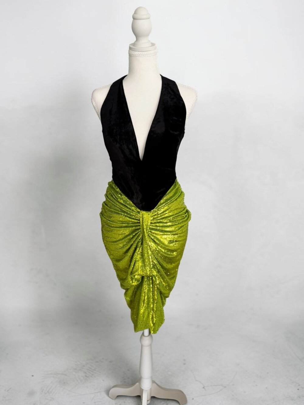 LBV Black Velvet Sequin Chartreuse Cocktail Dress Size 2 NEW NWT